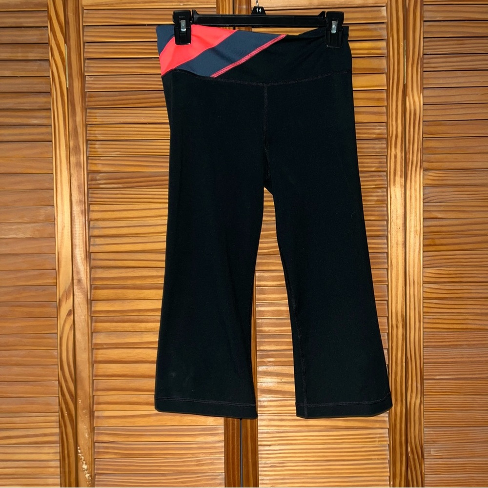 Under Armour Fitted All Season Gear Black Capri Leggings‎ Size Small